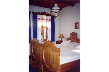 Ungaria Privát Mezőkövesd, Exteriorul